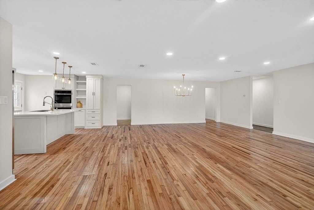 600 E Broadway St - Photo 7 of 48