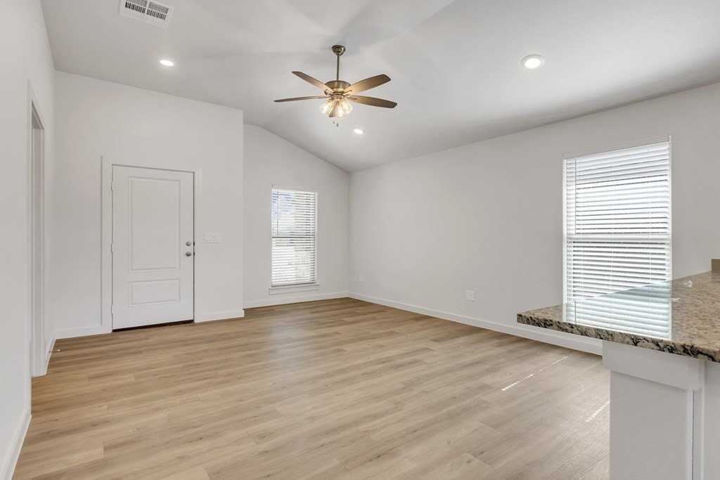 6333 Poppy Dr - Photo 4 of 16