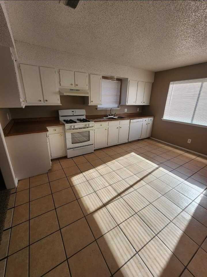 3615 Anetta Dr - Photo 6 of 25