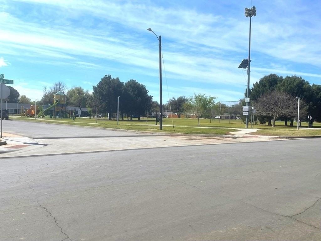 2302 Humble Ave - Photo 3 of 24