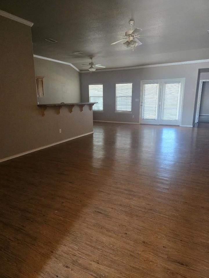 913 Beal Pkwy - Photo 2 of 8