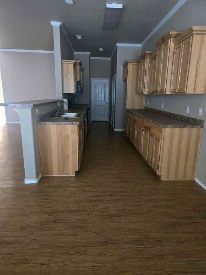 913 Beal Pkwy - Photo 3 of 8