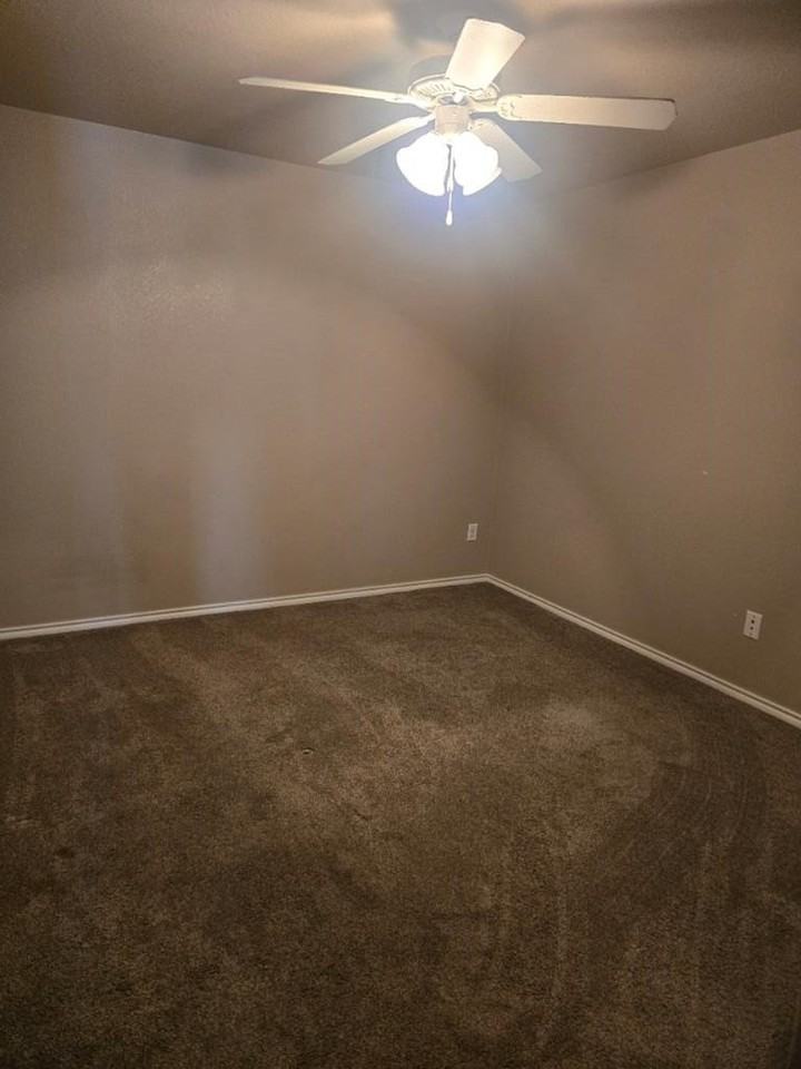 913 Beal Pkwy - Photo 6 of 8