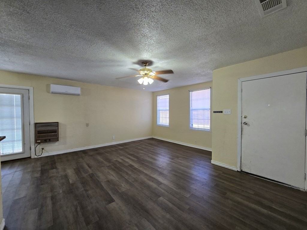 105 E Nobles Ave - Photo 3 of 16