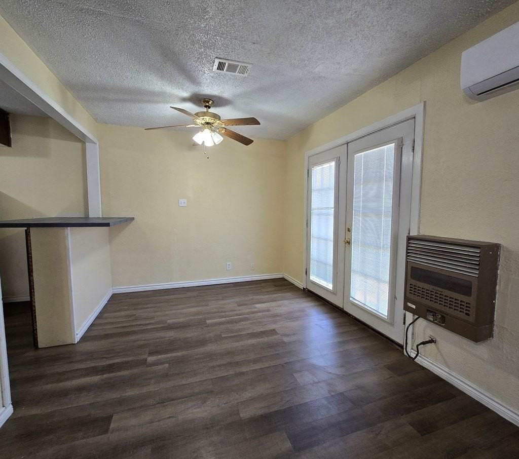 105 E Nobles Ave - Photo 4 of 16