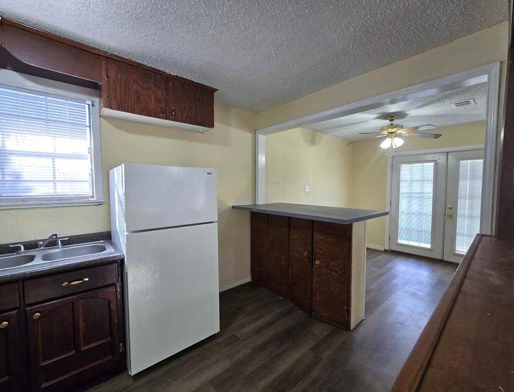 105 E Nobles Ave - Photo 6 of 16