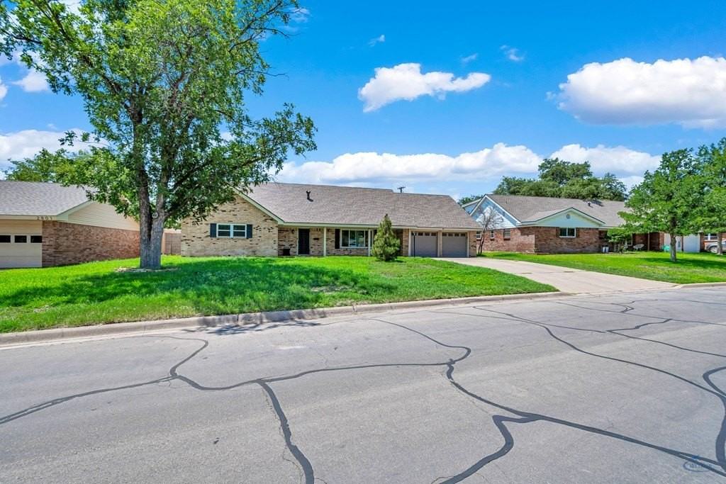 2803 W Dengar Ave - Photo 3 of 50