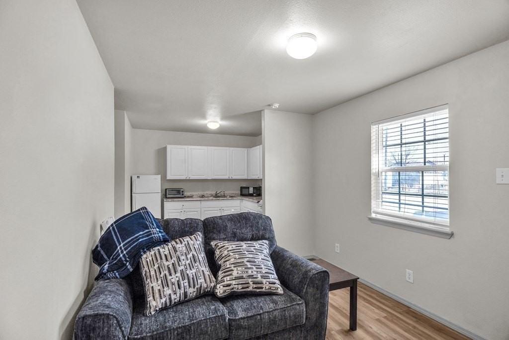 2105 S Main St Apt G - Photo 3 of 3