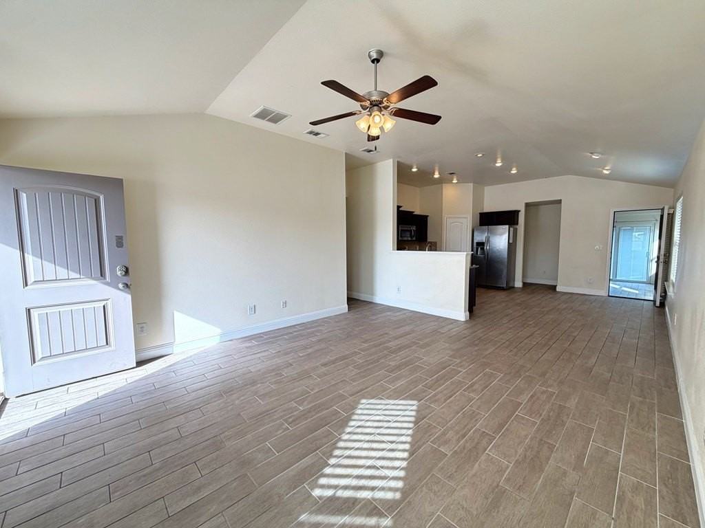 1113 Lasso Ln - Photo 2 of 21