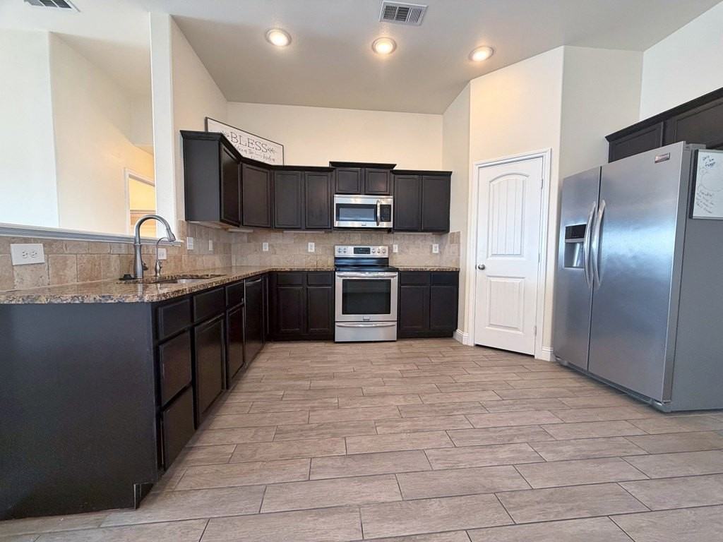 1113 Lasso Ln - Photo 5 of 21