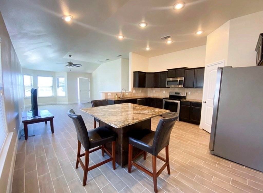 1113 Lasso Ln - Photo 6 of 21