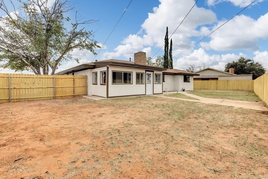 3933 Wood Ct - Photo 2 of 30