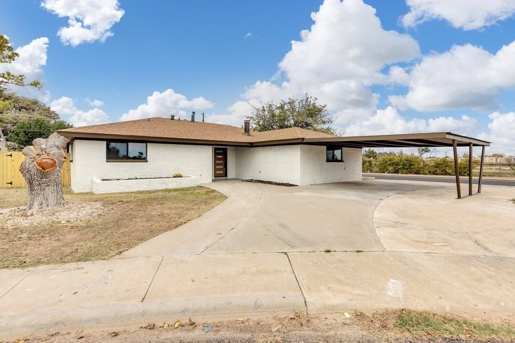 3933 Wood Ct - Photo 3 of 30