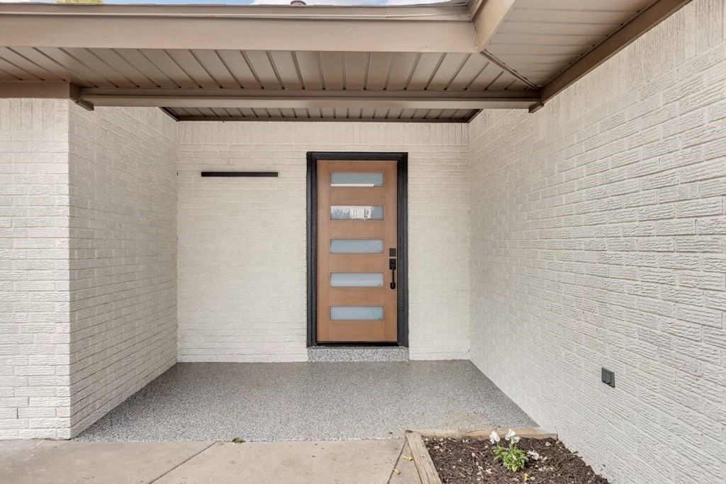 3933 Wood Ct - Photo 4 of 30