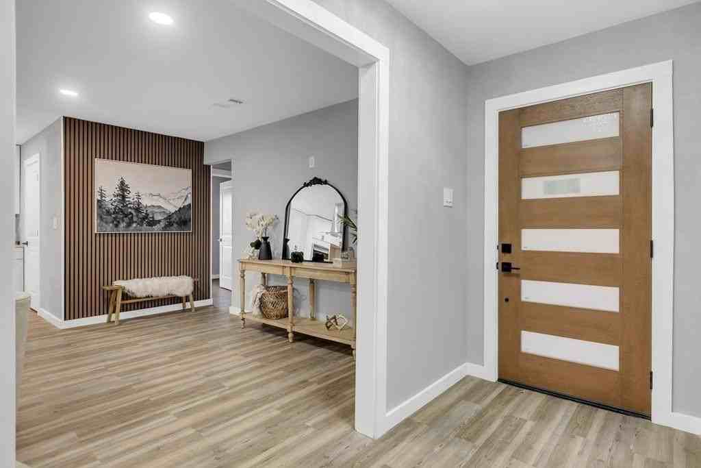 3933 Wood Ct - Photo 5 of 30