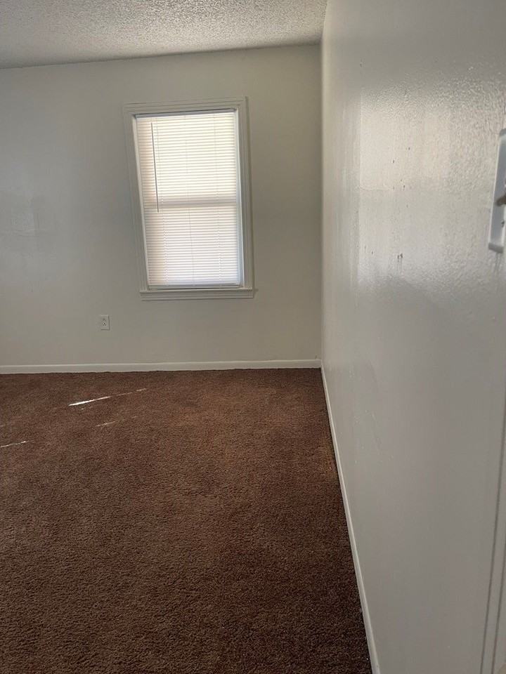 300 W Hamby Ave Unit 1 - Photo 4 of 12