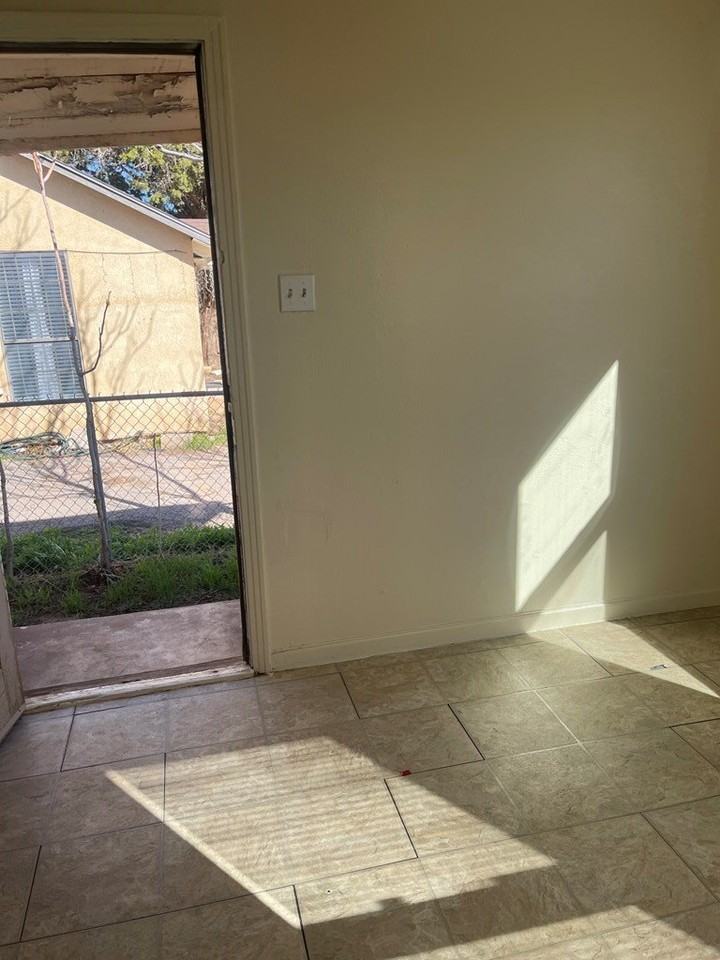 300 W Hamby Ave Unit 1 - Photo 6 of 12