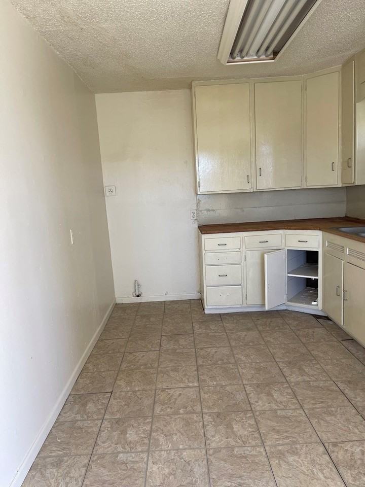 300 W Hamby Ave Unit 1 - Photo 7 of 12