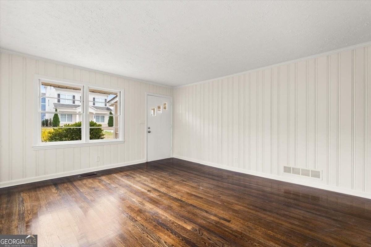 1451 Belmont Ave Se - Photo 4 of 29