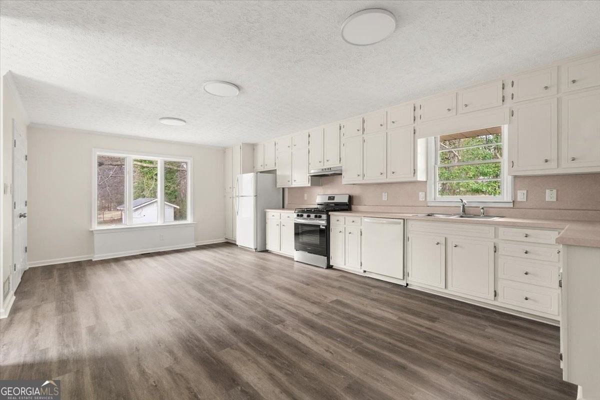 1451 Belmont Ave Se - Photo 7 of 29