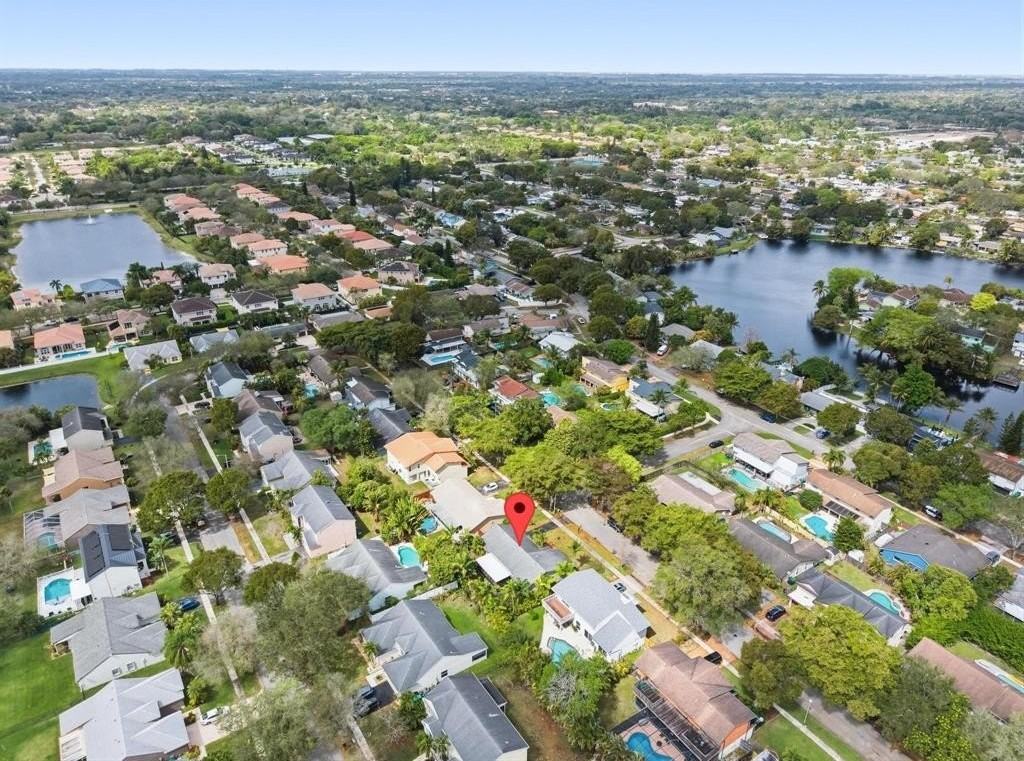 10188 Sw 53rd Ct - Photo 2 of 32