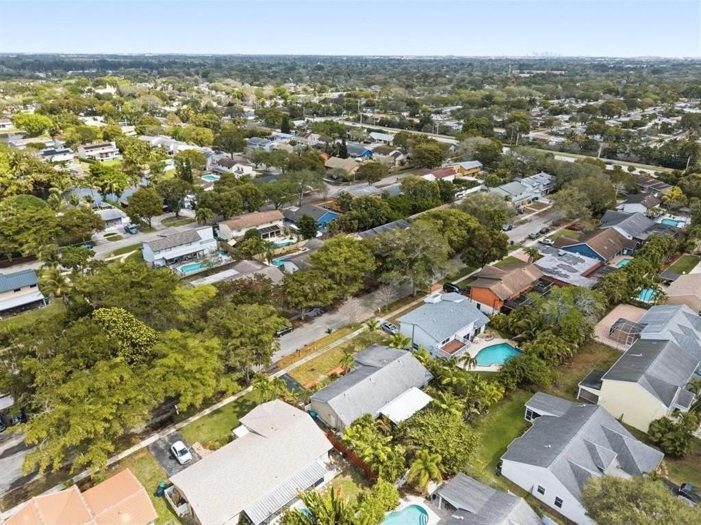 10188 Sw 53rd Ct - Photo 4 of 32