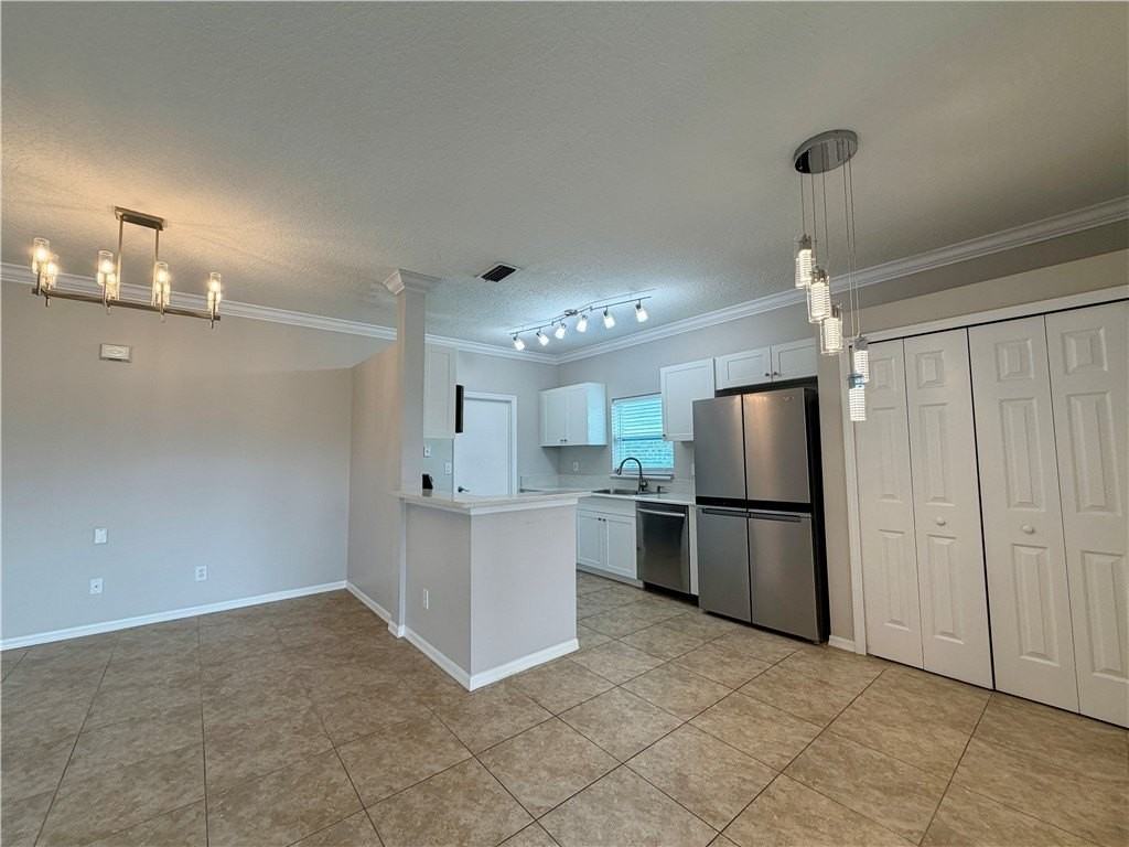 6295 33rd Mnr - Photo 7 of 28