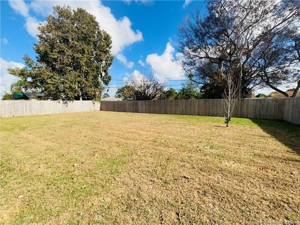 928 Sw John Maccormack Ter - Photo 3 of 20