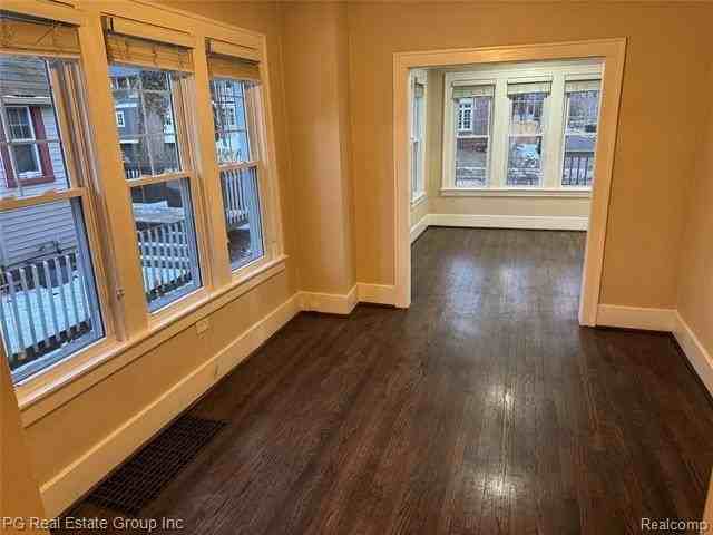 306 Virginia Ave - Photo 6 of 32