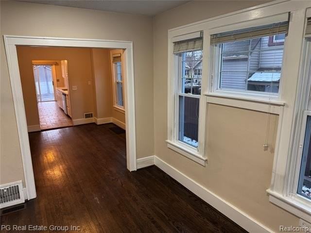 306 Virginia Ave - Photo 7 of 32