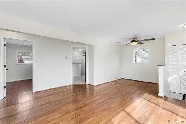 27707 Goldin Dr - Photo 3 of 21