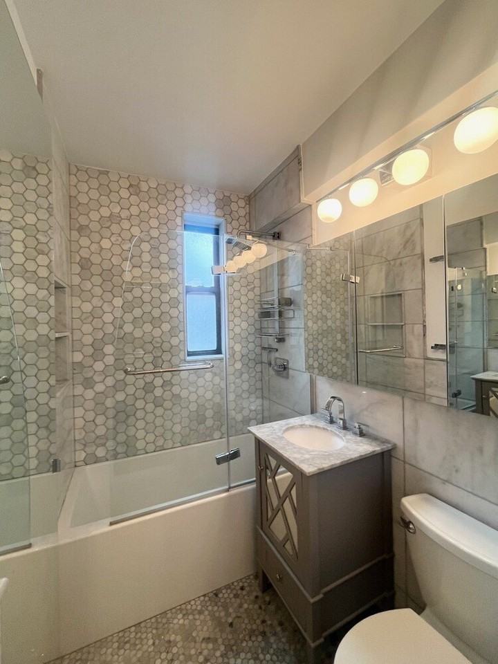 242 E 38th St #6D - Photo 3 of 8