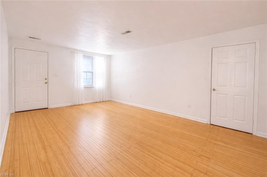 1249 Sir Kay Dr - Photo 3 of 36