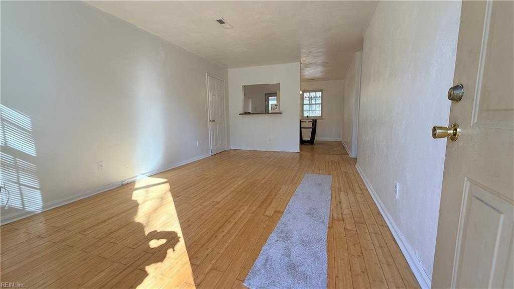 1249 Sir Kay Dr - Photo 4 of 36