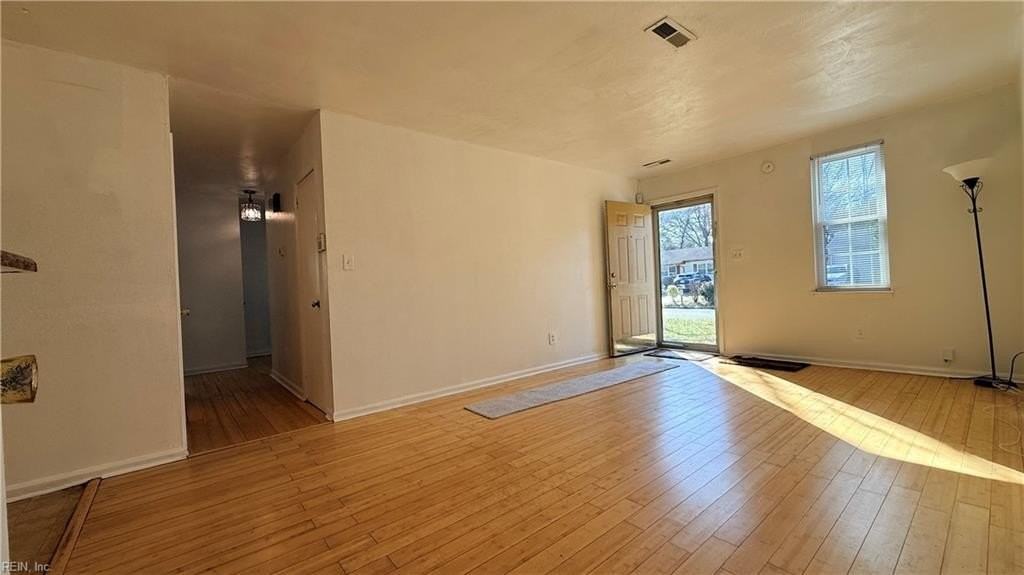 1249 Sir Kay Dr - Photo 5 of 36