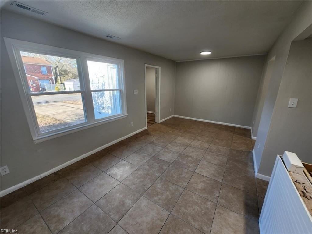 4025 Sloop Trl - Photo 4 of 8