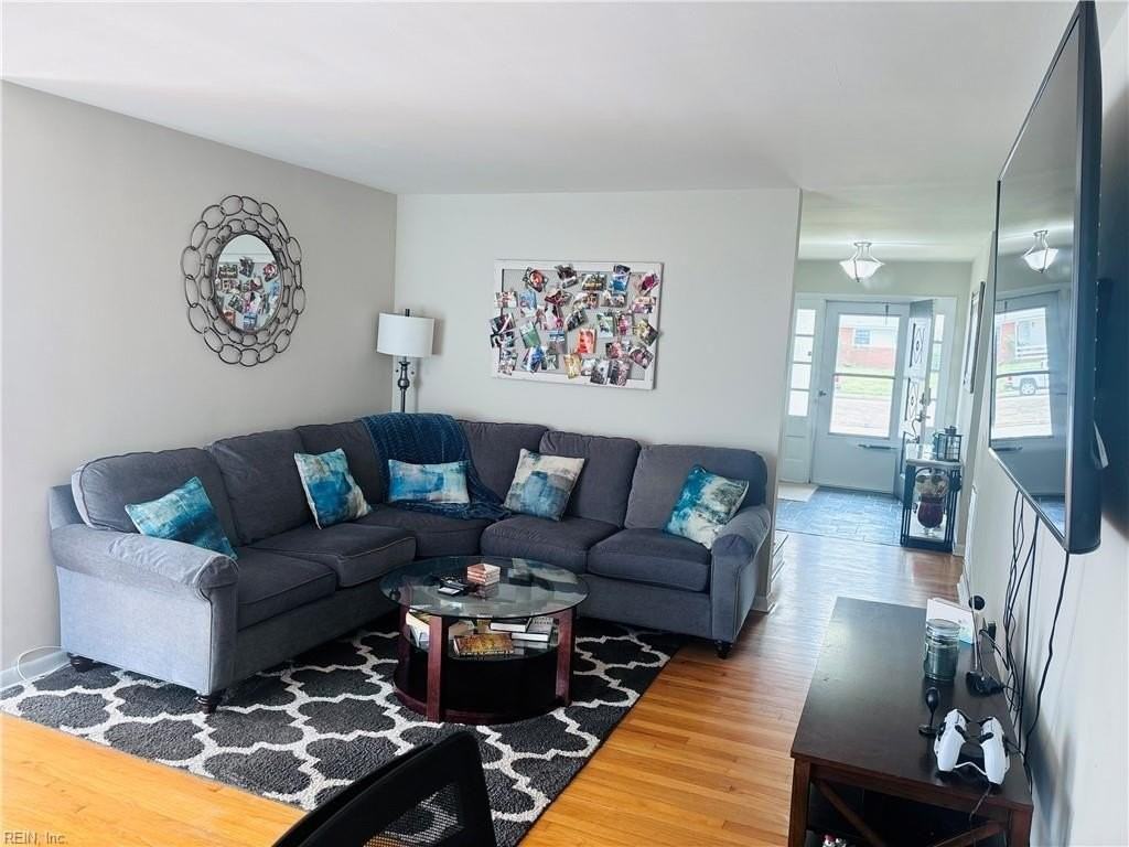 612 Charlton Dr - Photo 4 of 26