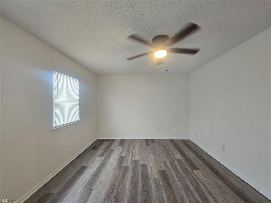 430 Chinaberry Ct - Photo 2 of 25