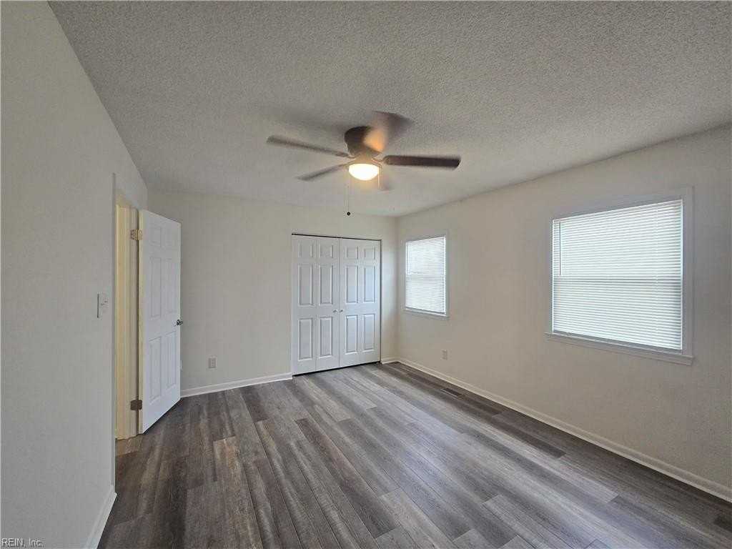 430 Chinaberry Ct - Photo 3 of 25