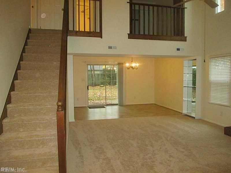 229 Ashridge Ln - Photo 4 of 19