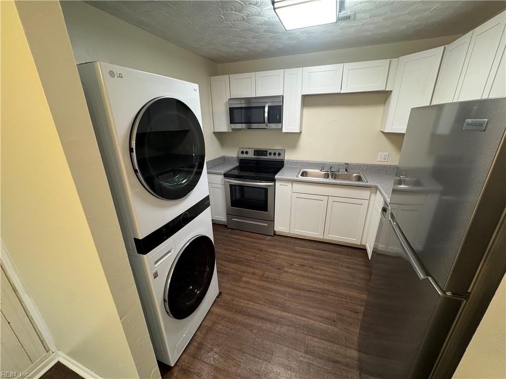 1211 3rd St - Photo 2 of 9