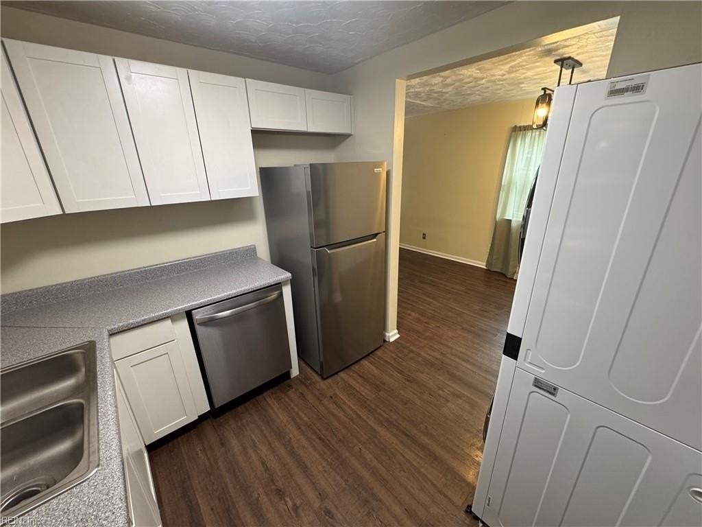 1211 3rd St - Photo 3 of 9