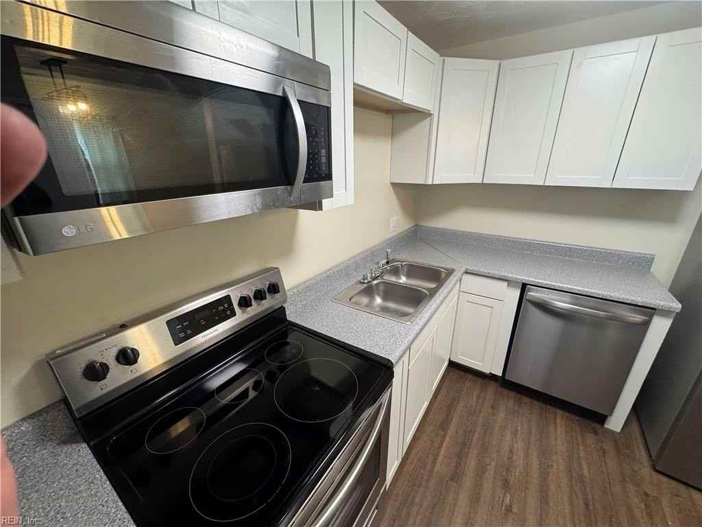 1211 3rd St - Photo 4 of 9