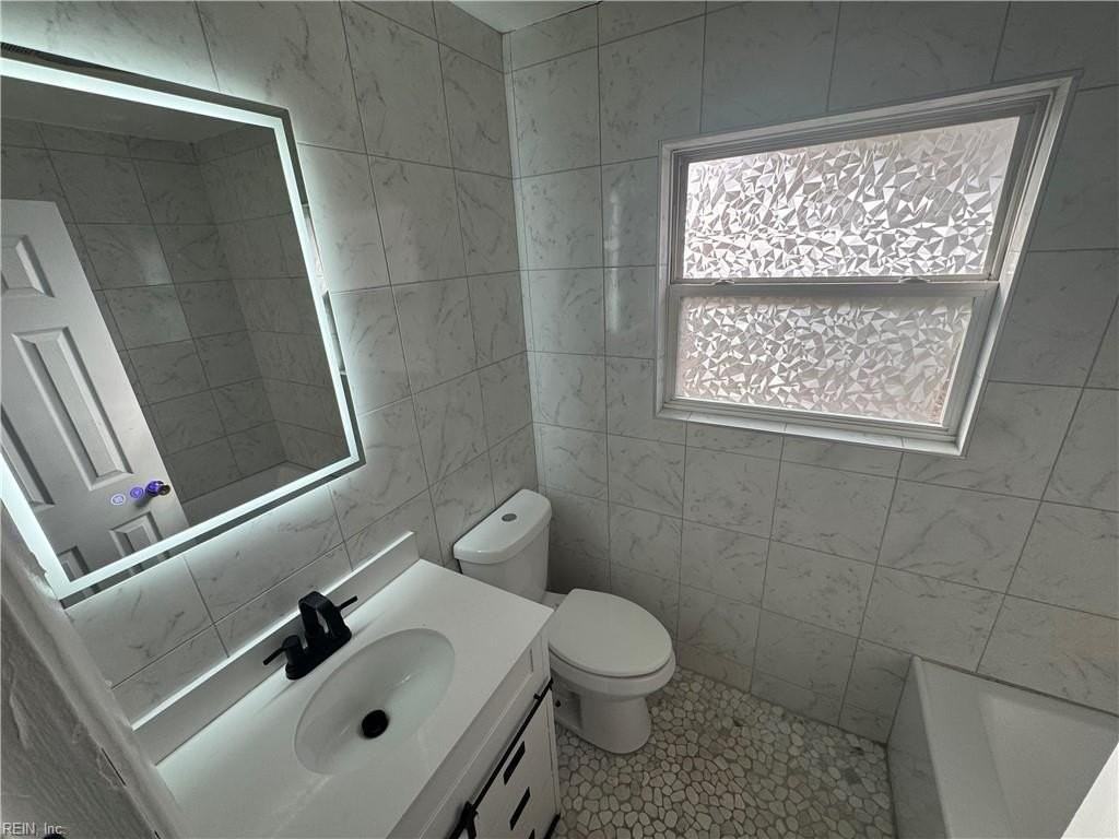 1211 3rd St - Photo 5 of 9