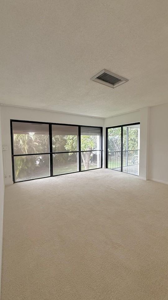 1739 Embassy Dr #202 - Photo 7 of 33