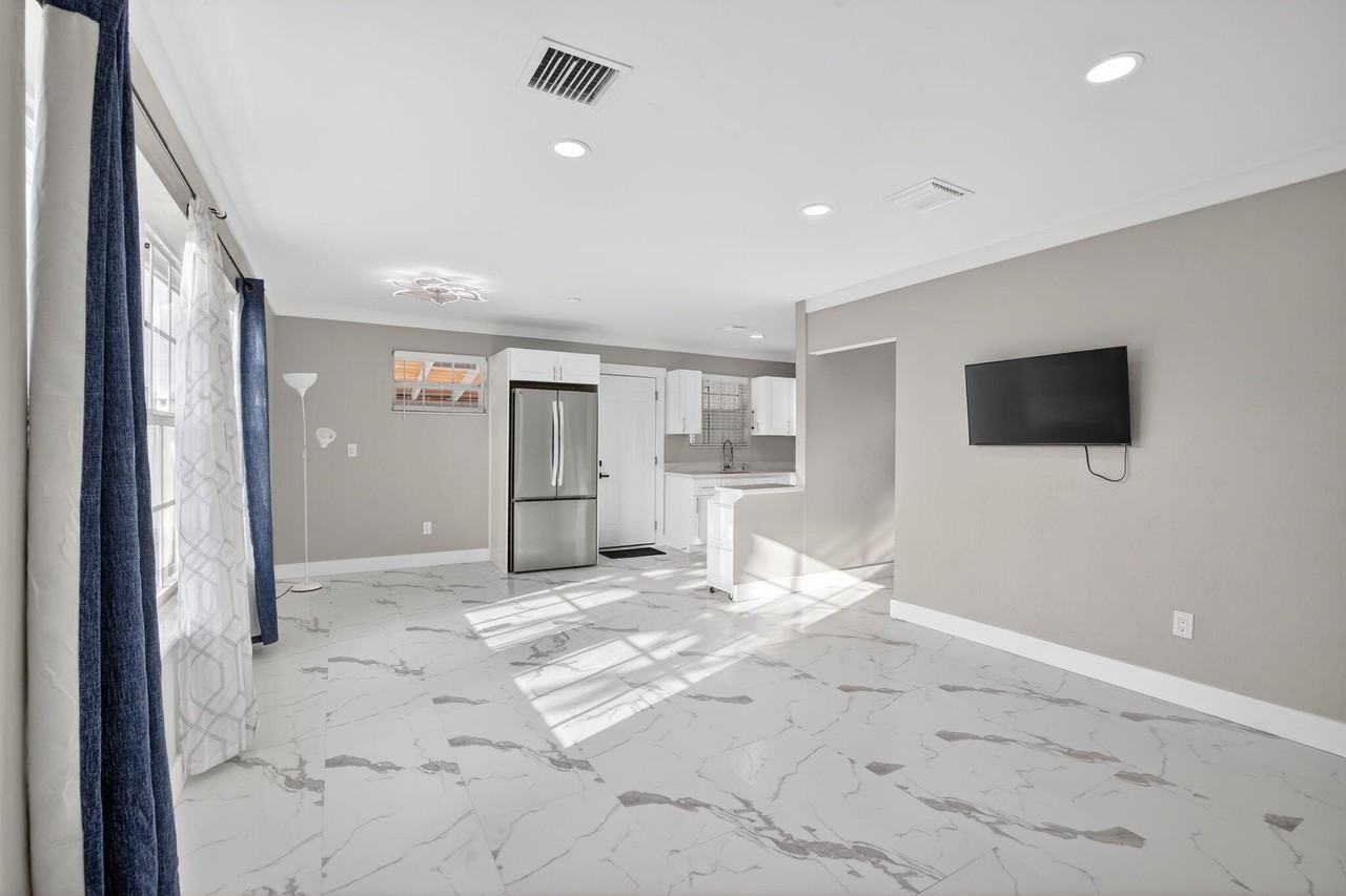 108 Sw 24th Ave - Photo 7 of 39