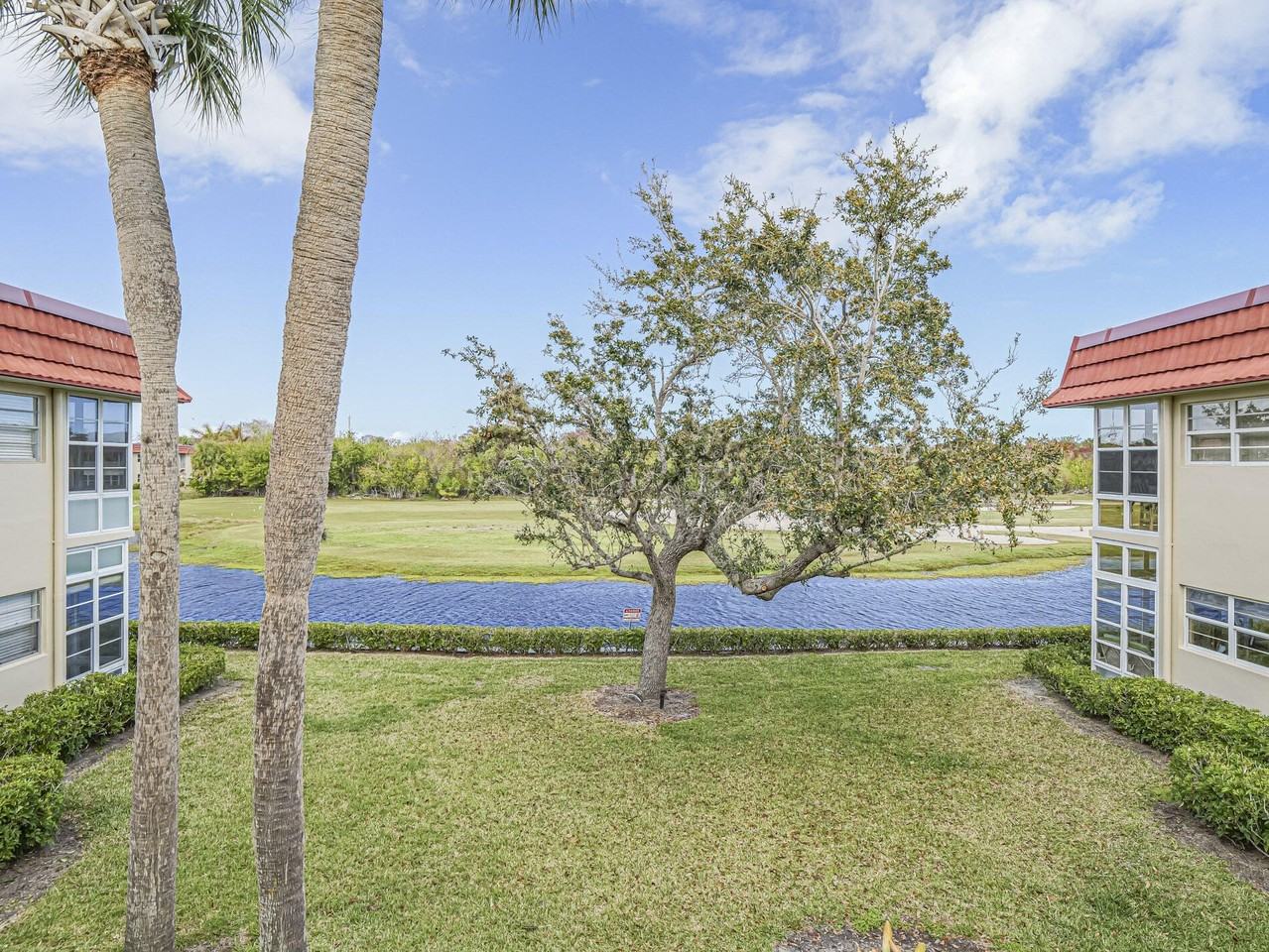 74 Royal Oak Ct #205 - Photo 4 of 42