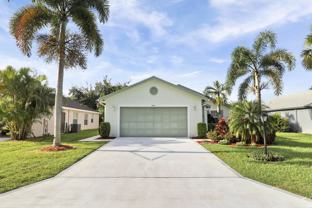 2698 Sw Versailles Ter - Photo 1 of 1