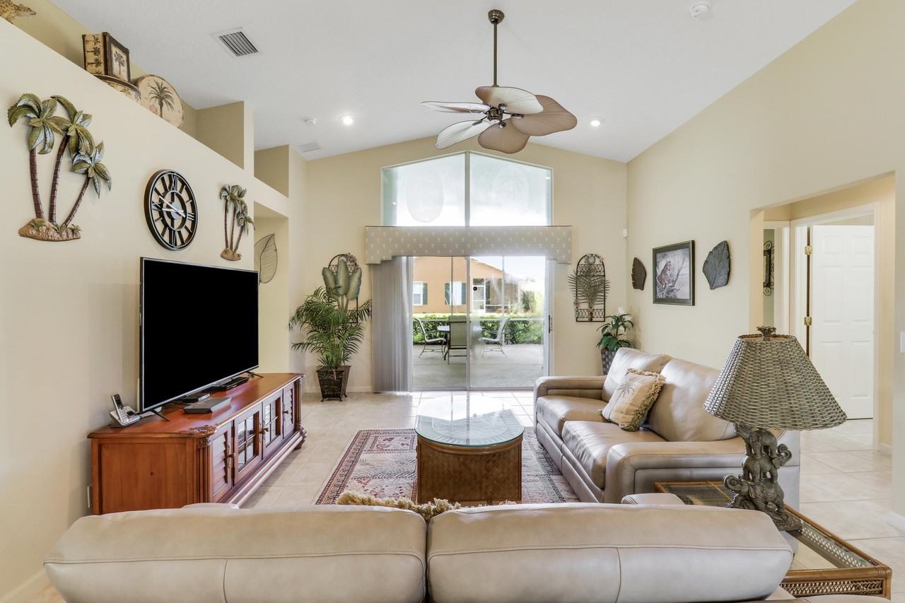 2698 Sw Versailles Ter - Photo 4 of 38