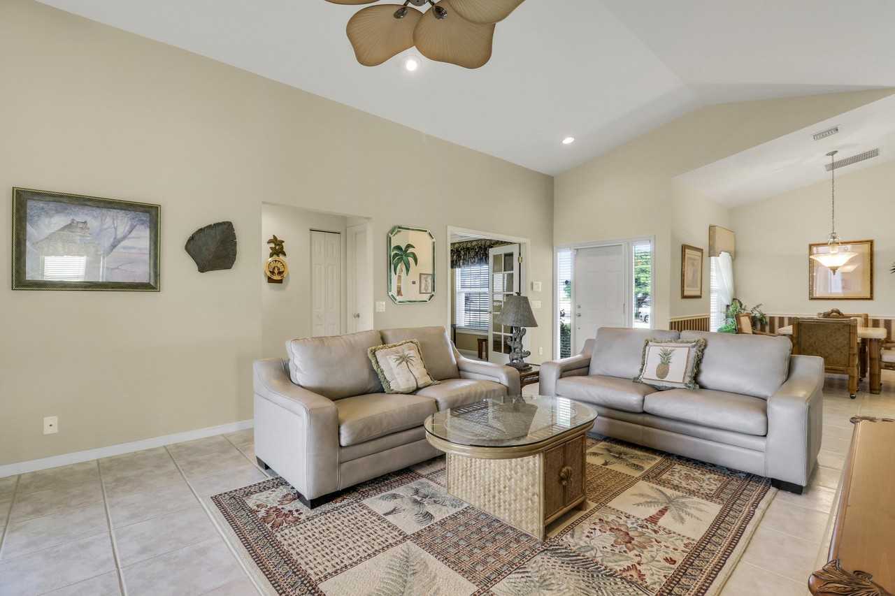 2698 Sw Versailles Ter - Photo 7 of 38